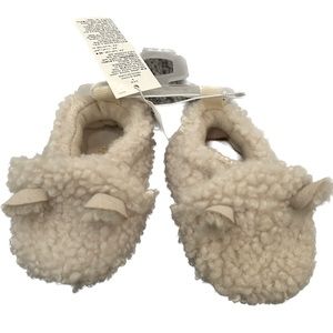Old Navy baby 0-3M slippers beige